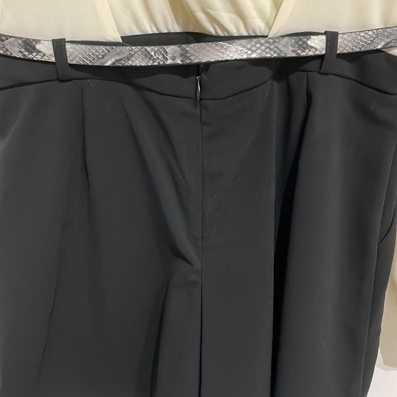 Classy Romper with open back - Picture 4 of 10